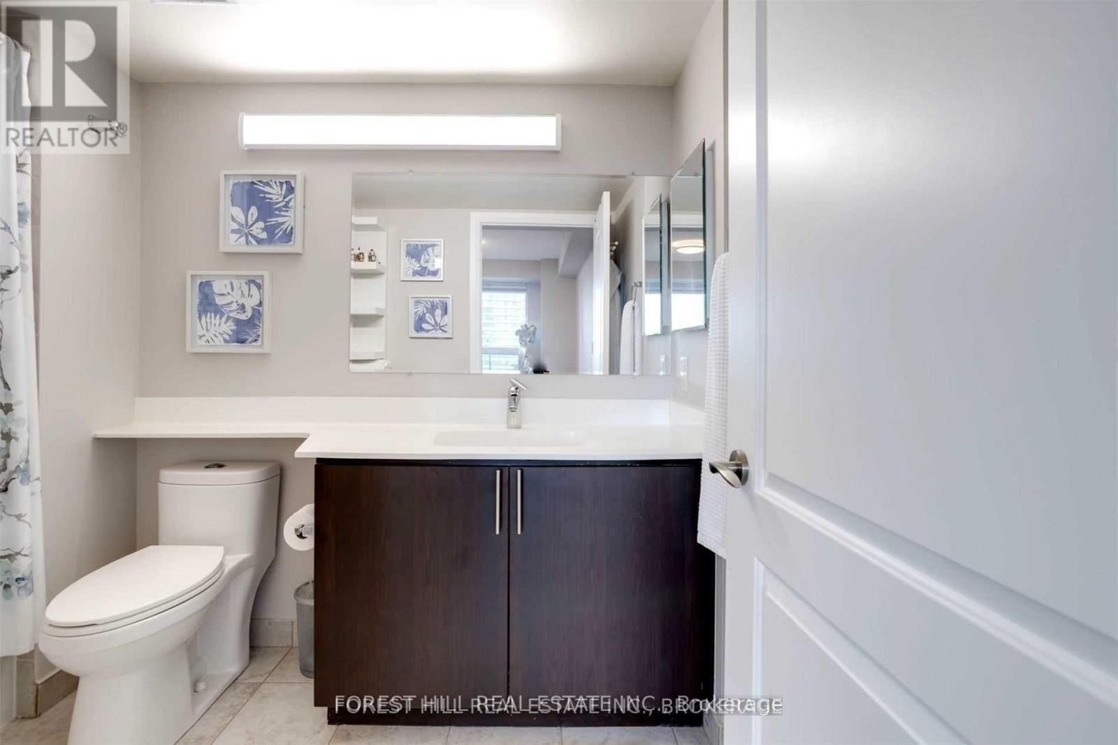 Photo 10 of 1809 20 North Park Road, Vaughan ON