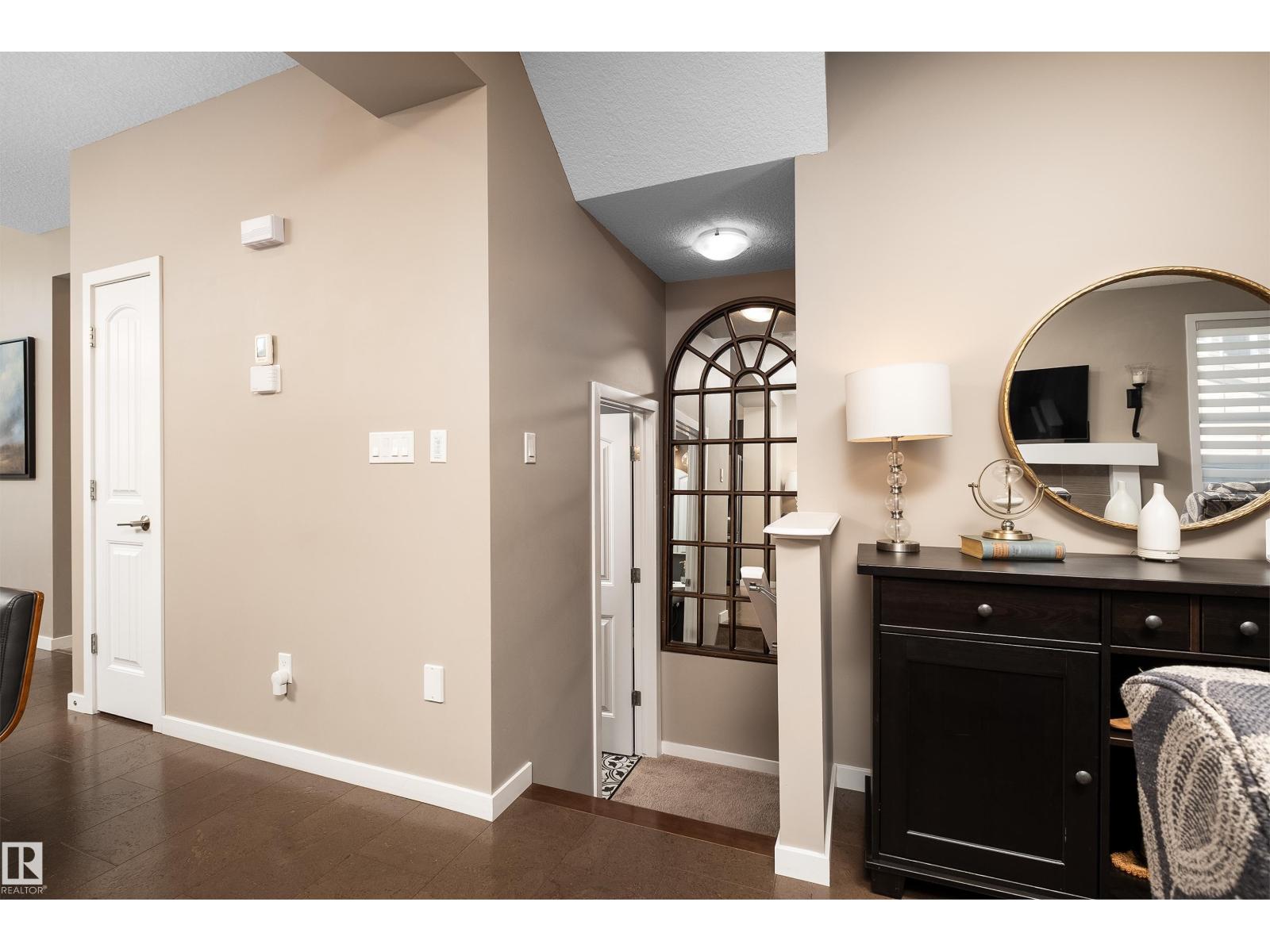 Photo 2 of 3053 Arthurs Cr Sw, Edmonton AB