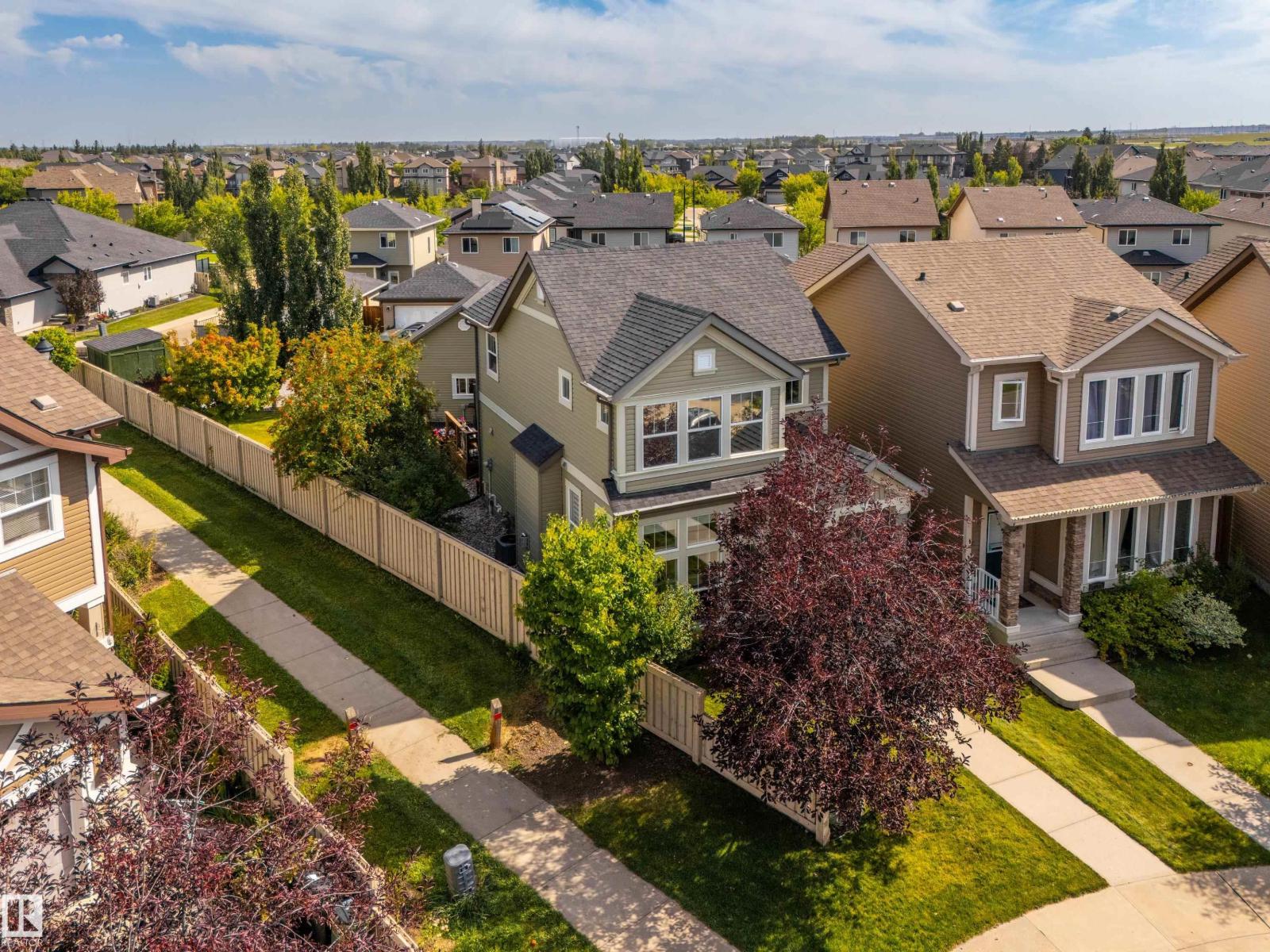 Photo 3 of 3053 Arthurs Cr Sw, Edmonton AB