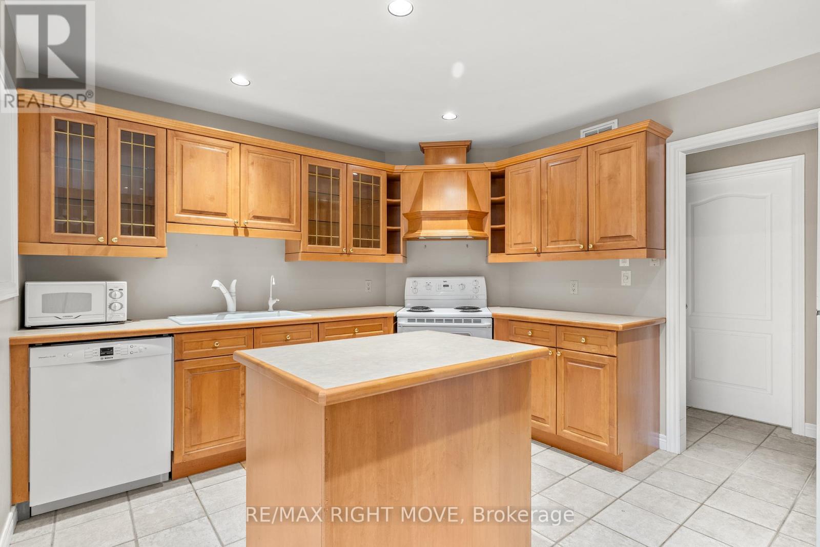 Photo 6 of 3 Thicketwood Place E, Ramara ON
