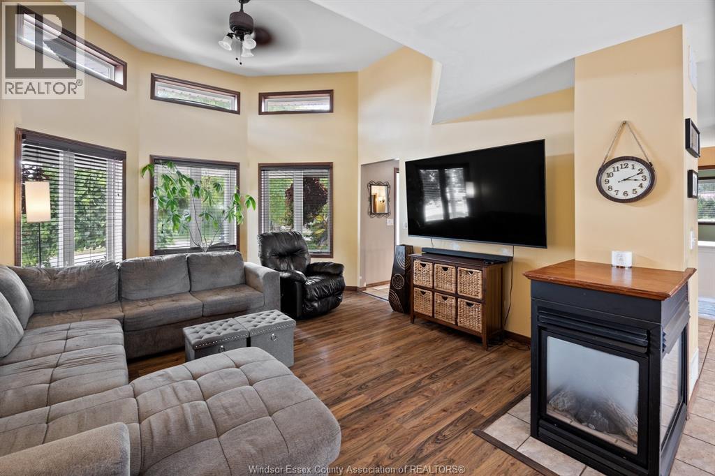 Photo 23 of 68 Willow Beach Road, Amherstburg ON