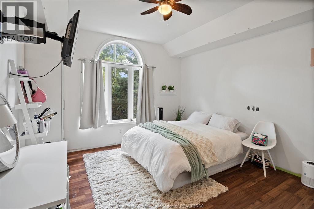 Photo 9 of 68 Willow Beach Road, Amherstburg ON