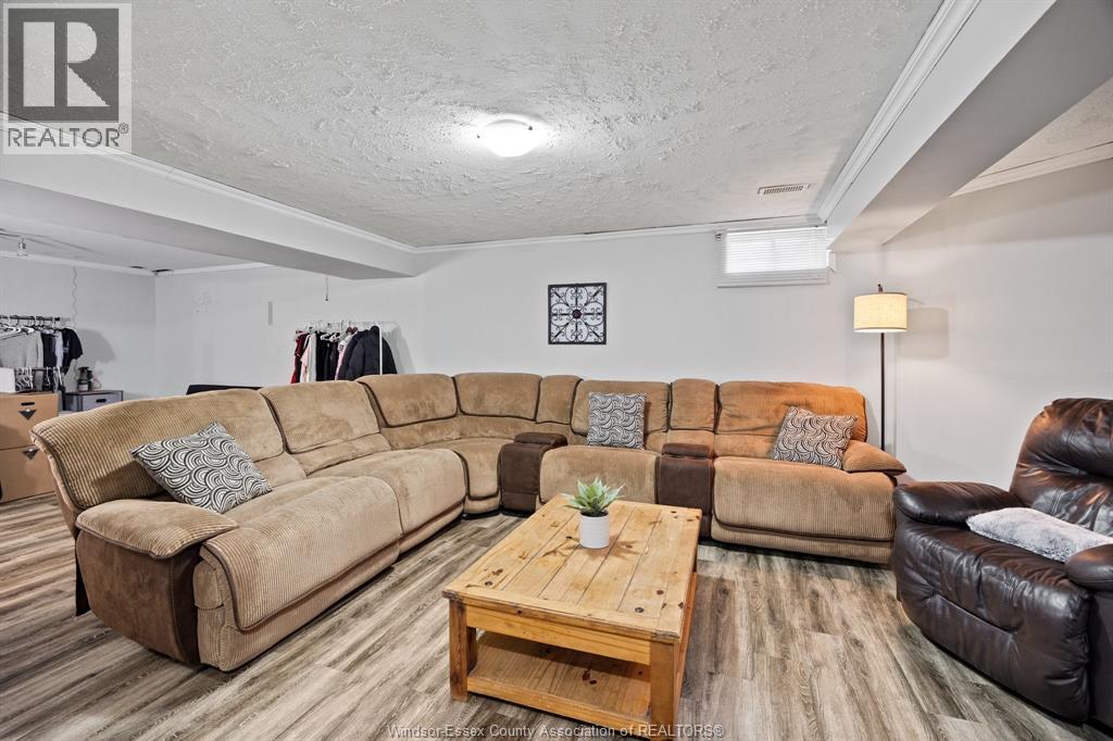 Photo 7 of 68 Willow Beach Road, Amherstburg ON