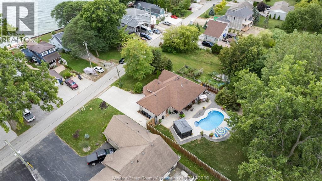 Photo 31 of 68 Willow Beach Road, Amherstburg ON