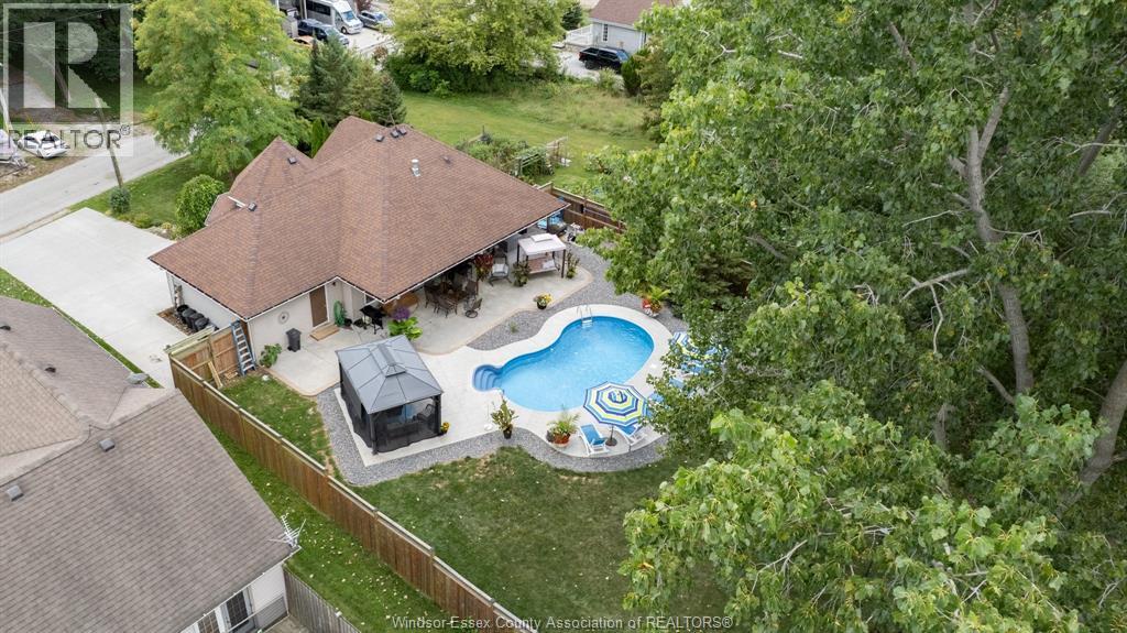Photo 25 of 68 Willow Beach Road, Amherstburg ON