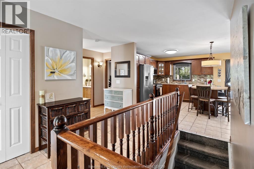 Photo 10 of 68 Willow Beach Road, Amherstburg ON