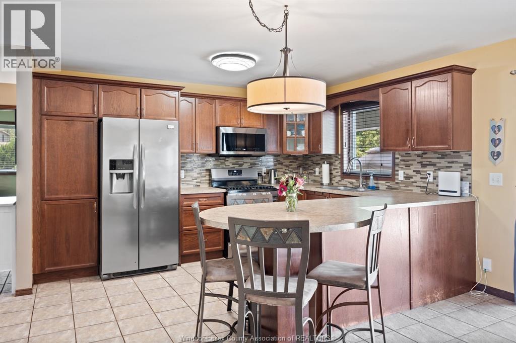 Photo 17 of 68 Willow Beach Road, Amherstburg ON