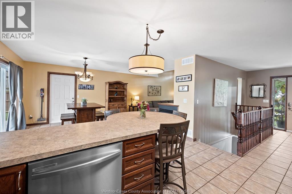 Photo 30 of 68 Willow Beach Road, Amherstburg ON