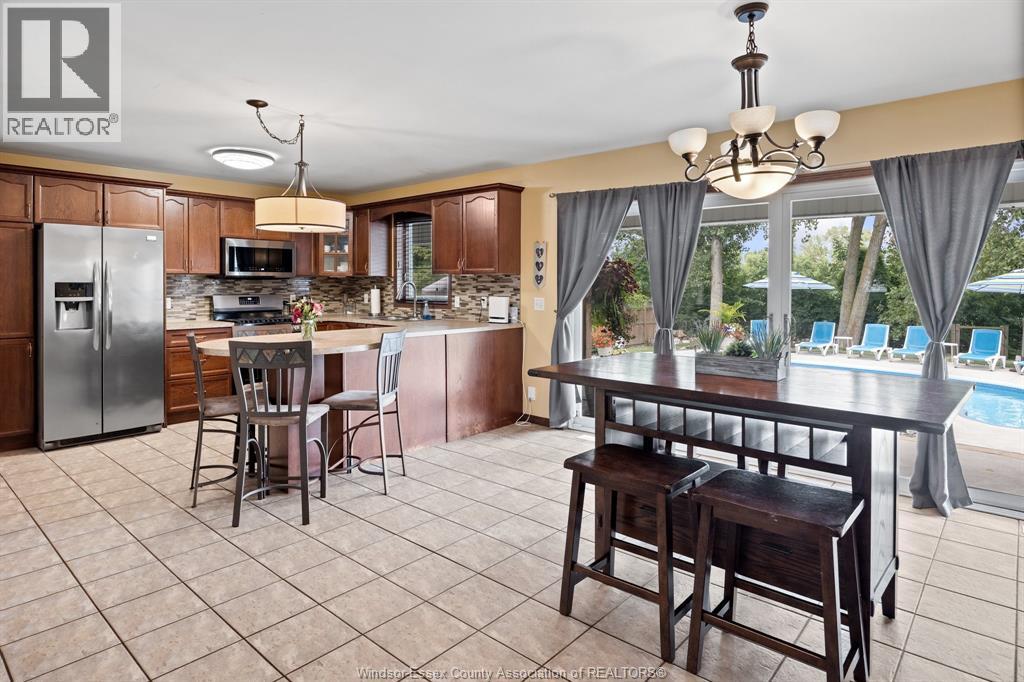 Photo 18 of 68 Willow Beach Road, Amherstburg ON
