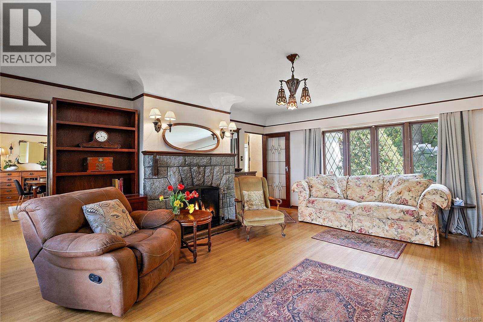 Photo 1 of 3062 Admirals Rd, Saanich BC