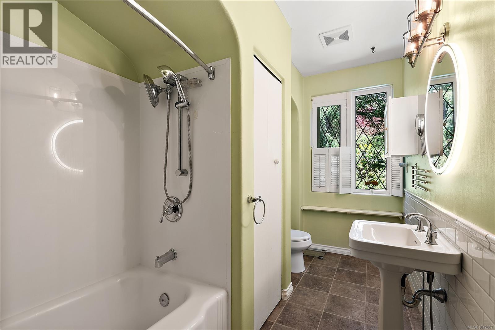 Photo 44 of 3062 Admirals Rd, Saanich BC