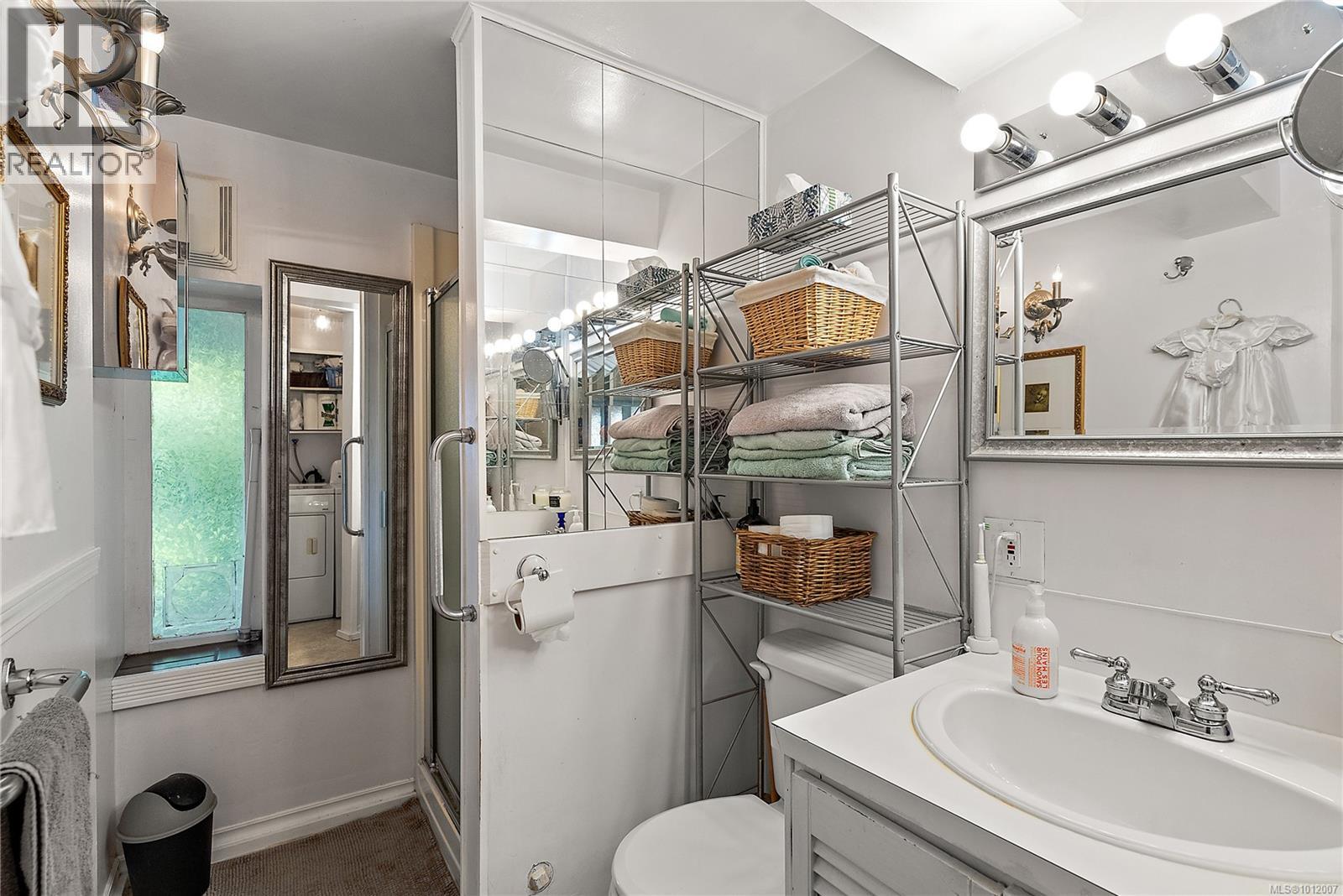 Photo 26 of 3062 Admirals Rd, Saanich BC