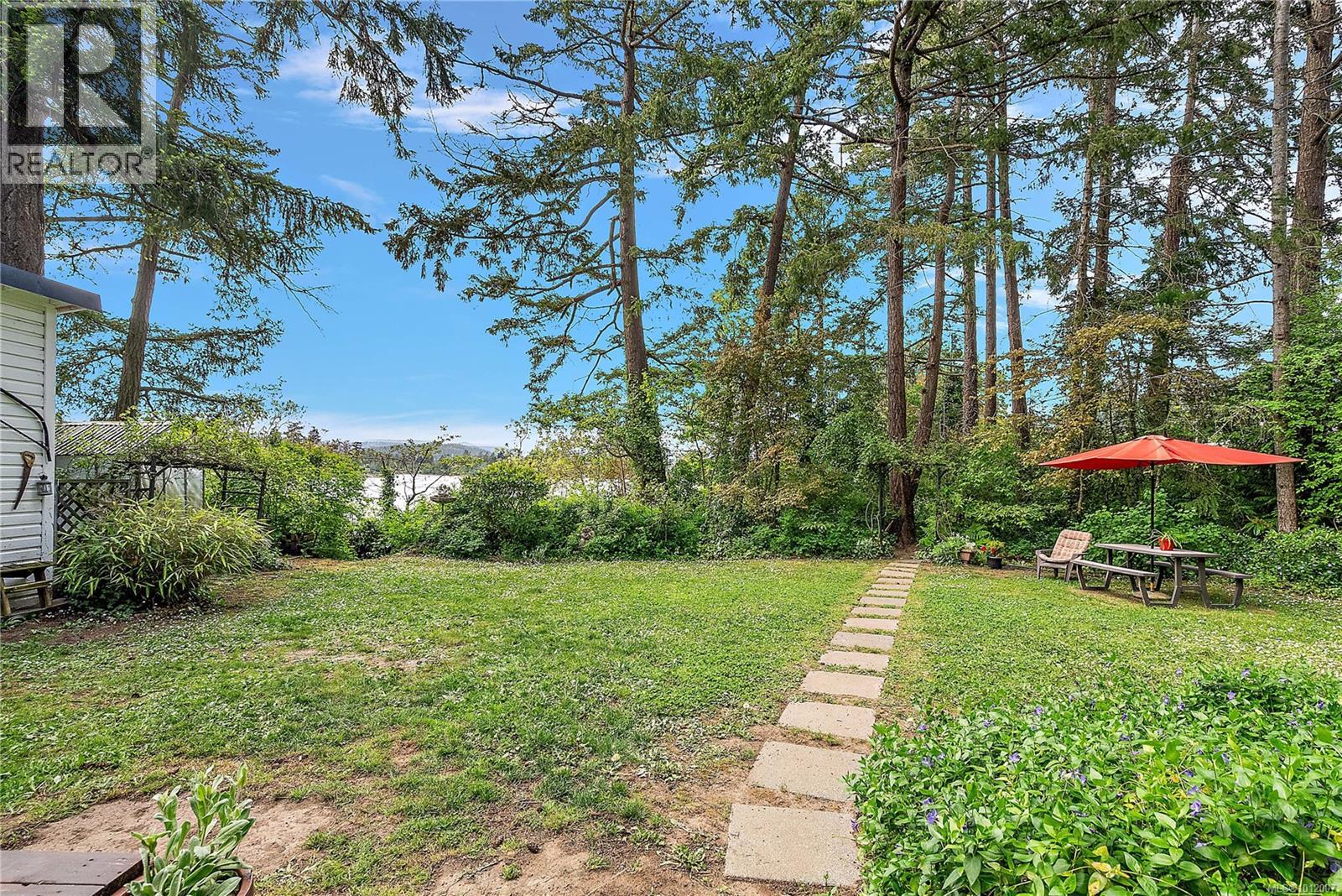 Photo 16 of 3062 Admirals Rd, Saanich BC