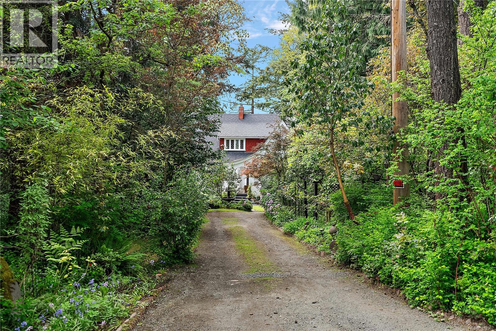 Photo 34 of 3062 Admirals Rd, Saanich BC