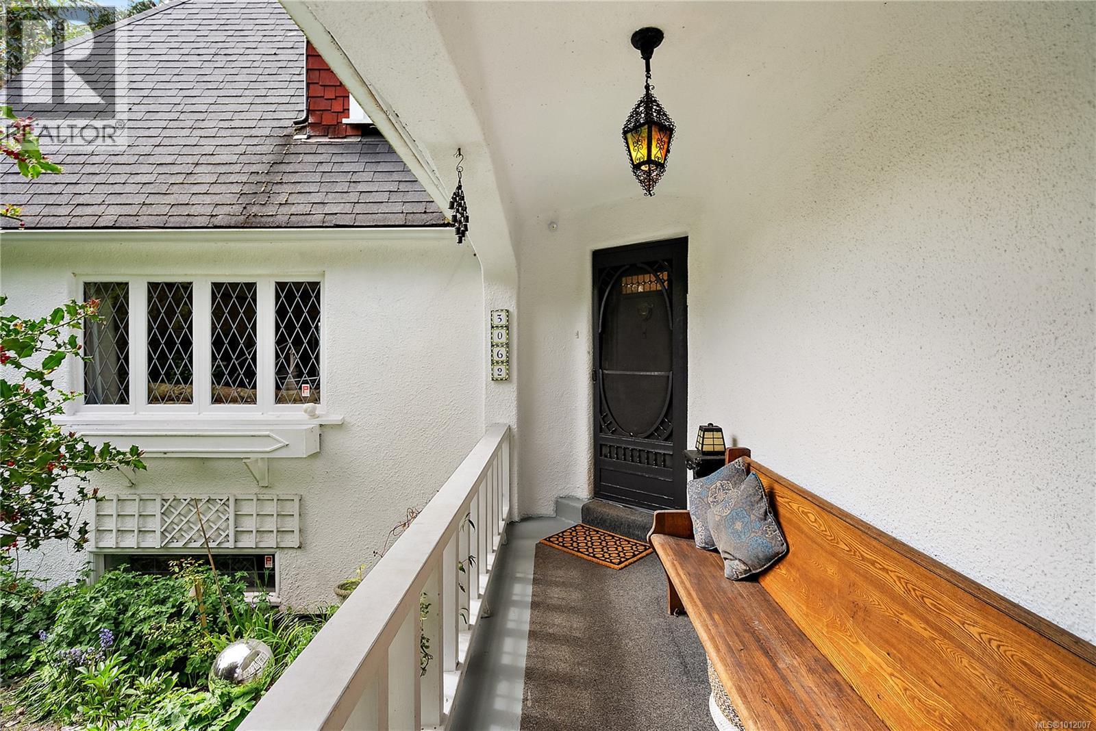 Photo 41 of 3062 Admirals Rd, Saanich BC
