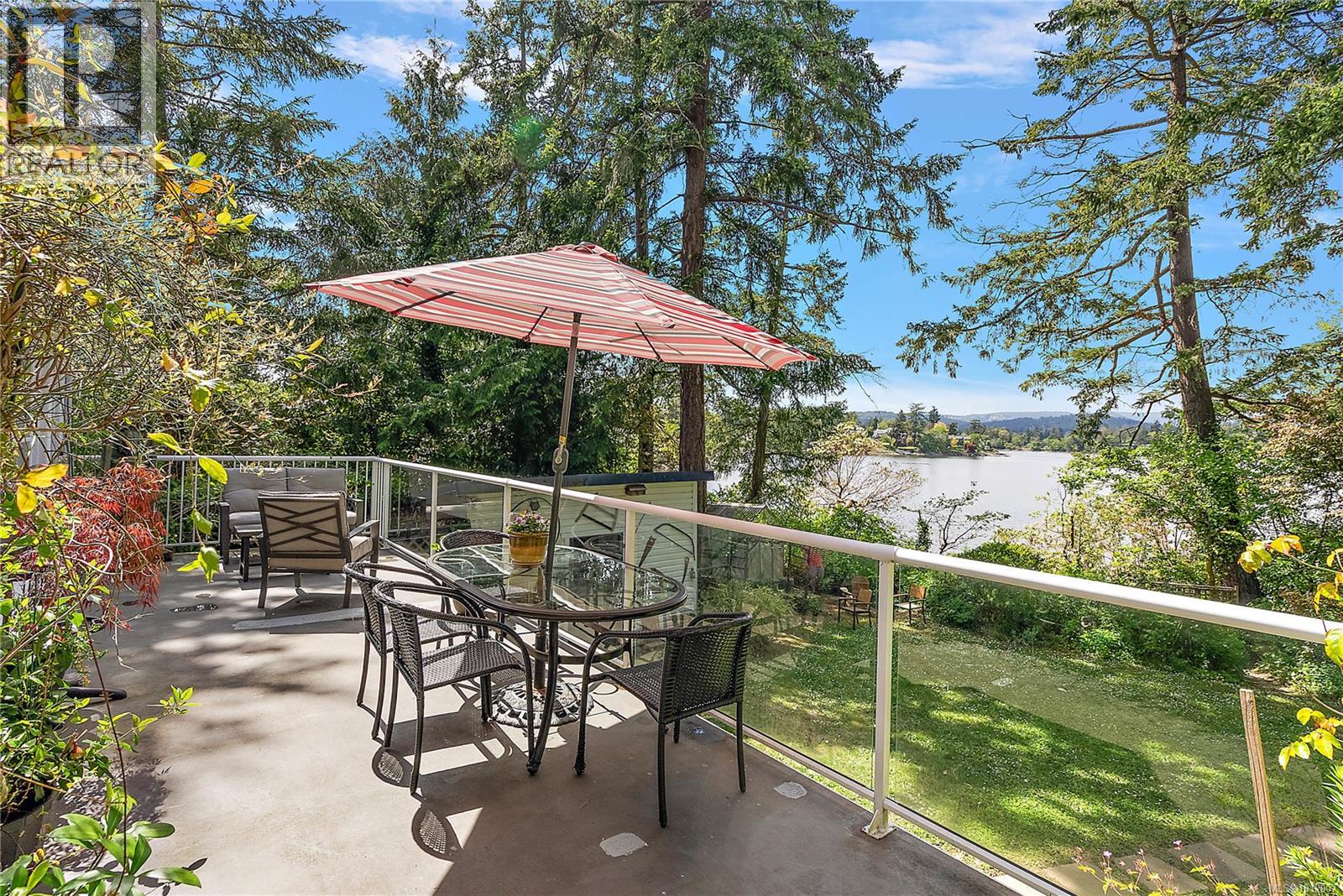 Photo 35 of 3062 Admirals Rd, Saanich BC
