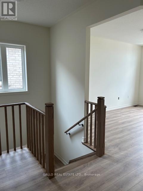 Photo 15 of 28 R 3169 Crystal Drive, Oakville ON