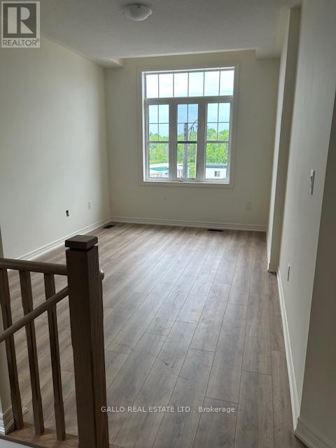 Photo 17 of 28 R 3169 Crystal Drive, Oakville ON