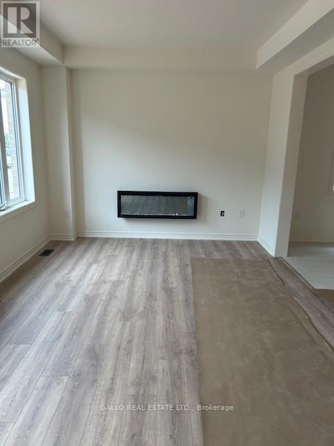 Photo 8 of 28 R 3169 Crystal Drive, Oakville ON