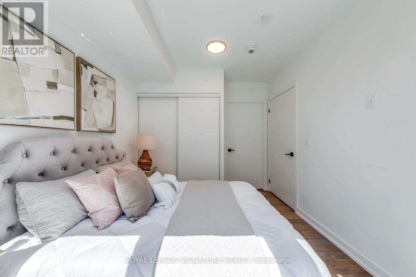 Photo 21 of 1003 2 Augusta Avenue, Toronto ON