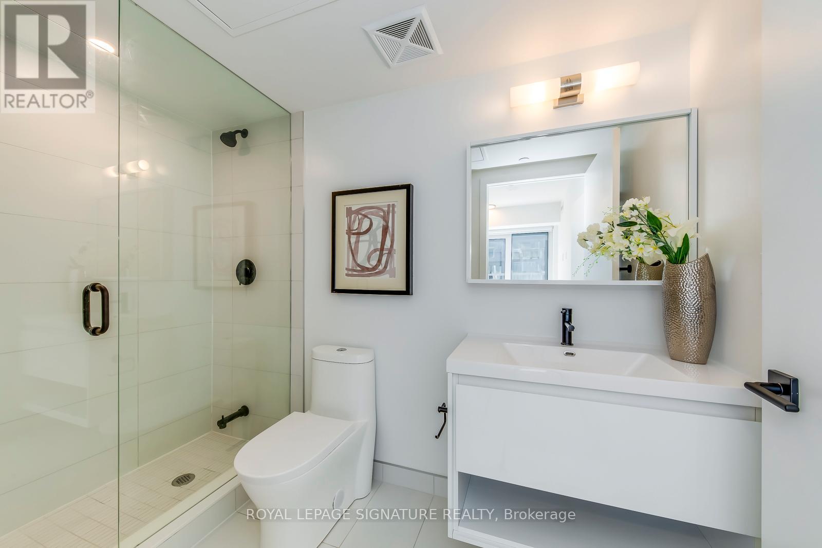 Photo 22 of 1003 2 Augusta Avenue, Toronto ON