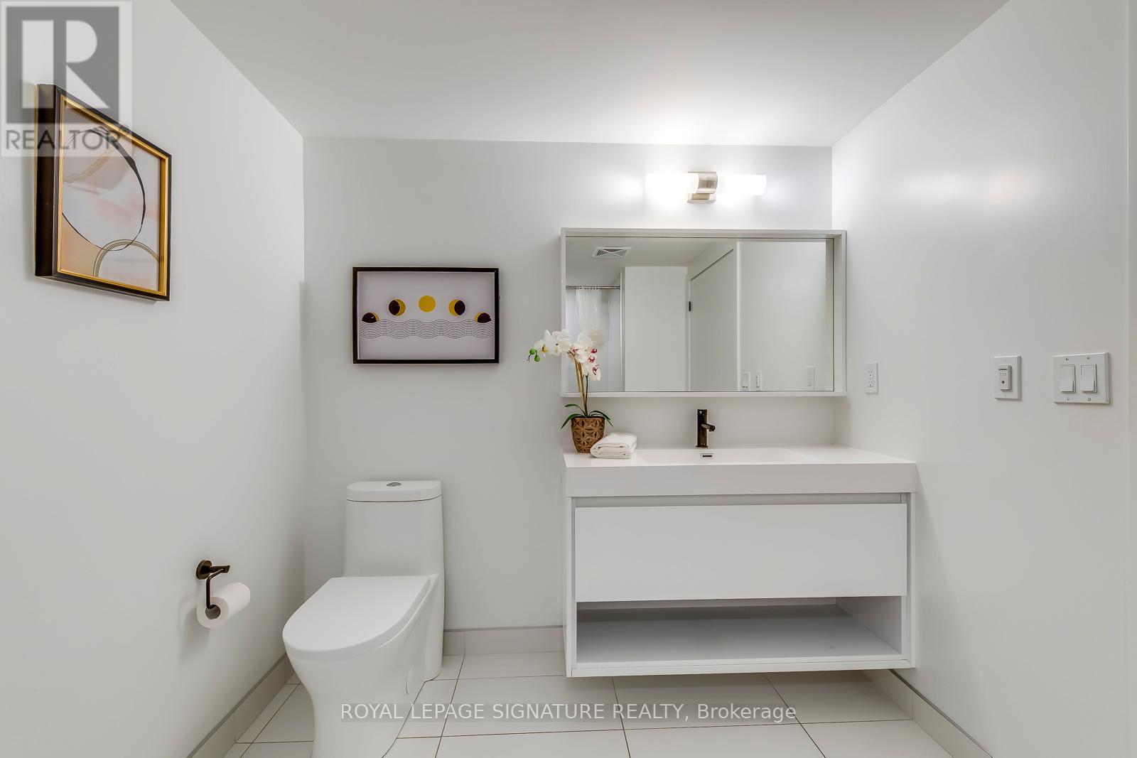 Photo 29 of 1003 2 Augusta Avenue, Toronto ON