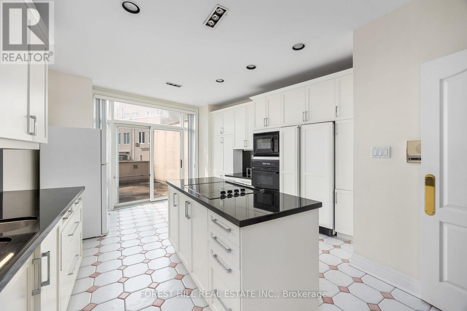 Photo 21 of 521 Davenport Road, Toronto ON