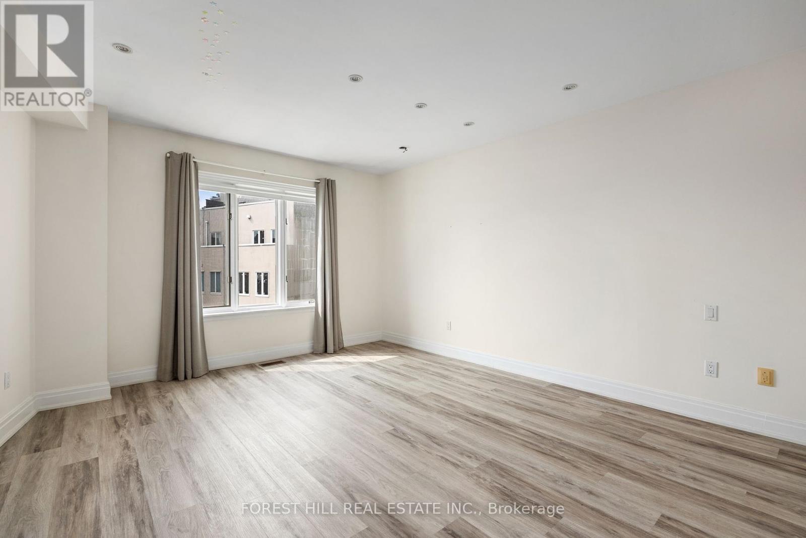 Photo 24 of 521 Davenport Road, Toronto ON