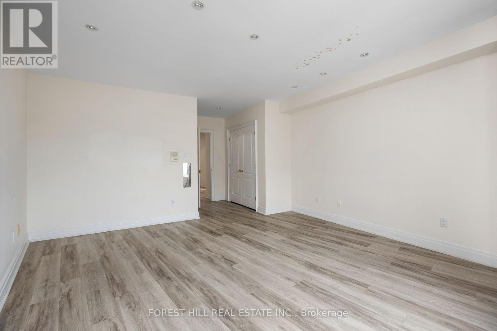 Photo 39 of 521 Davenport Road, Toronto ON