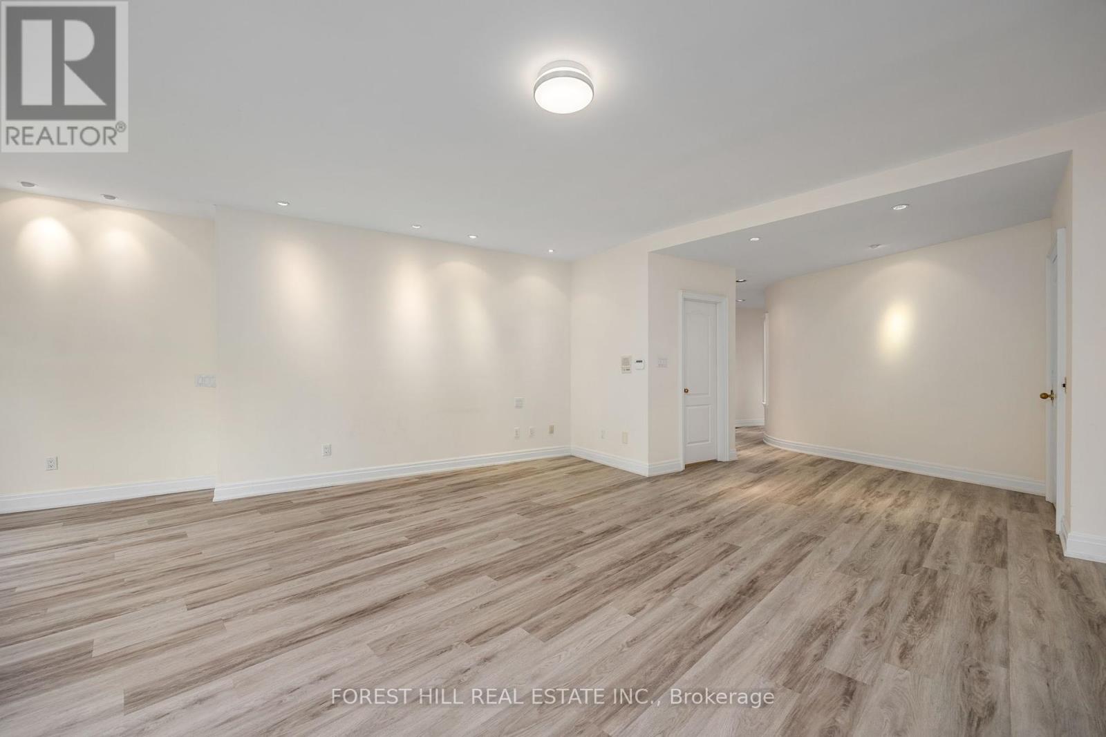 Photo 10 of 521 Davenport Road, Toronto ON
