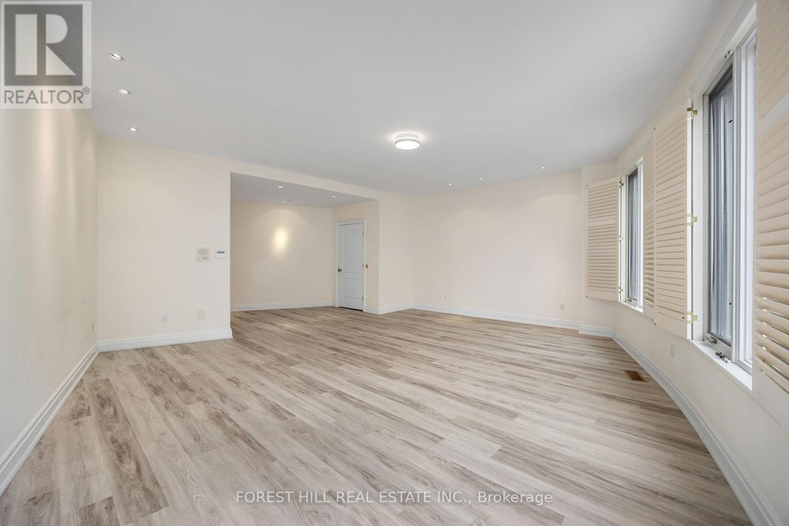 Photo 19 of 521 Davenport Road, Toronto ON