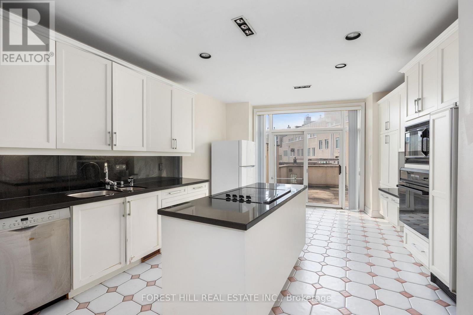 Photo 15 of 521 Davenport Road, Toronto ON