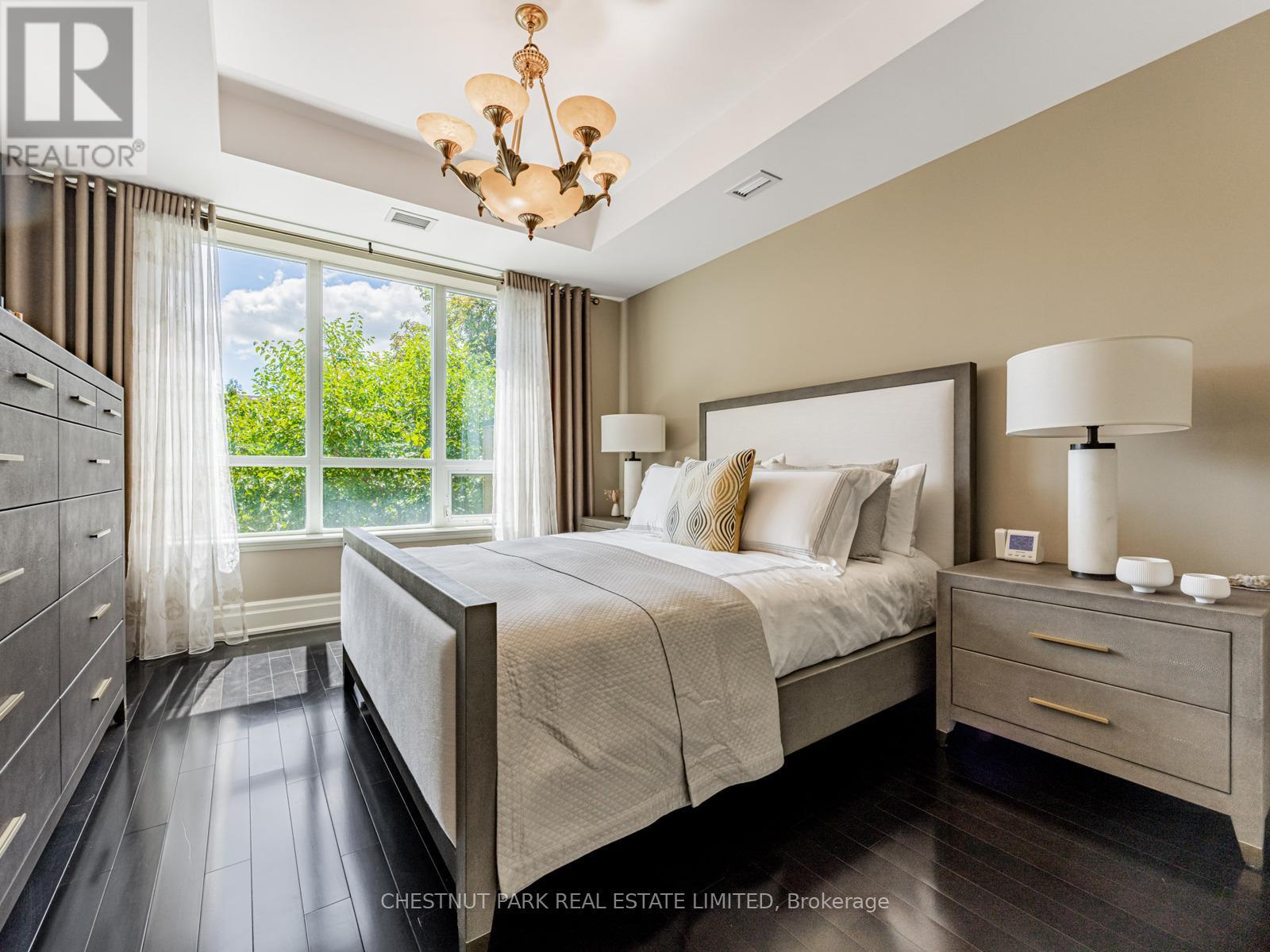 Photo 14 of 308 155 St Clair Avenue W, Toronto ON