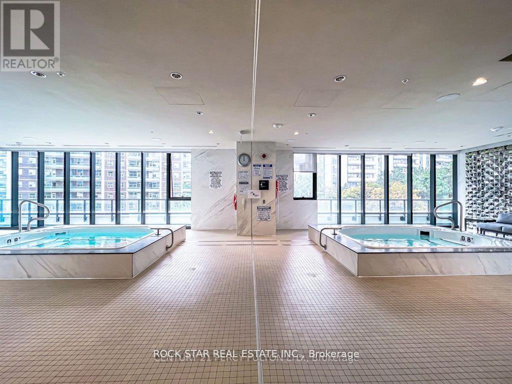 Photo 6 of 1615 585 Bloor Street E, Toronto ON