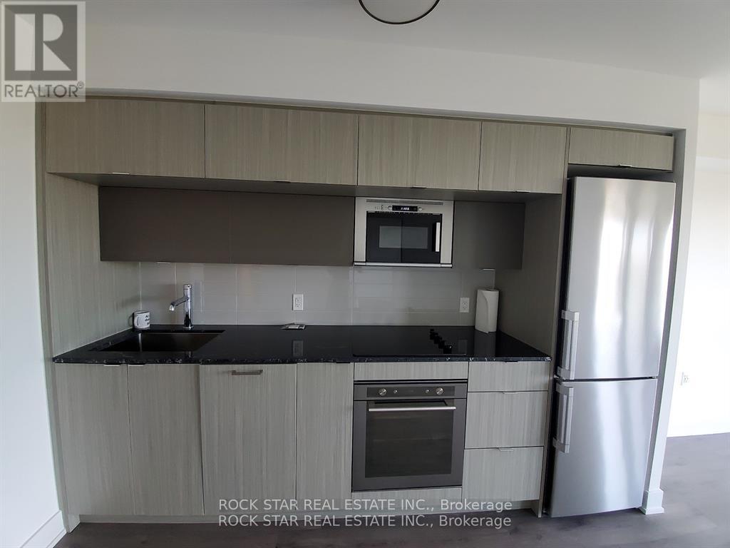 Photo 5 of 1615 585 Bloor Street E, Toronto ON