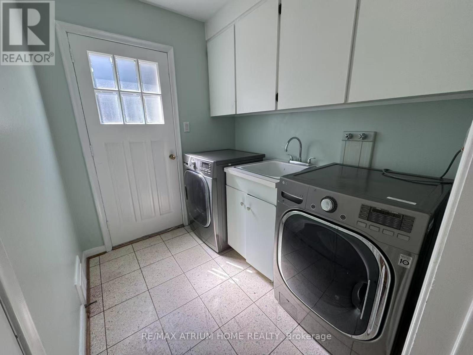 Photo 3 of 30 Fleming Drive, Toronto ON