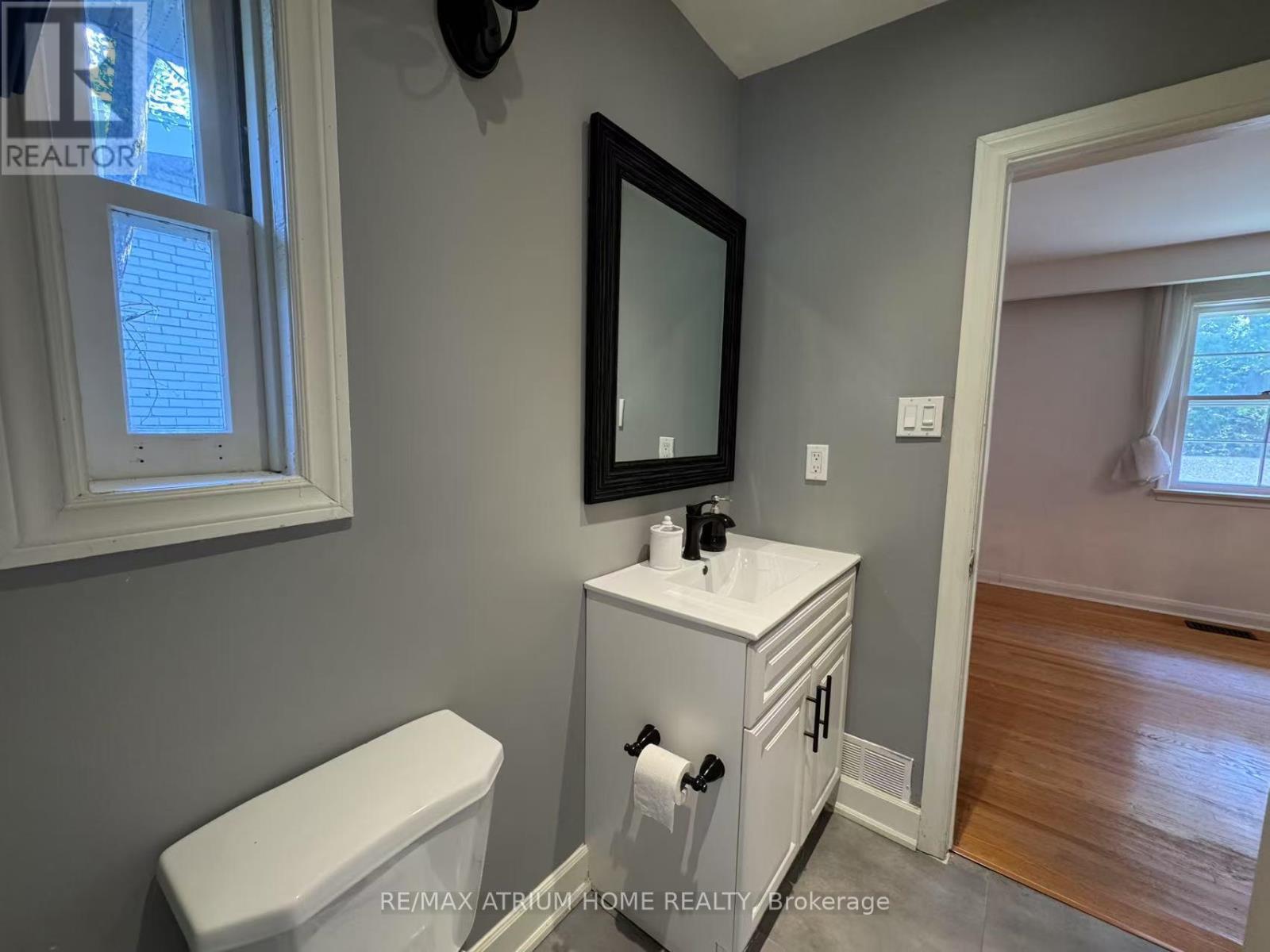 Photo 2 of 30 Fleming Drive, Toronto ON