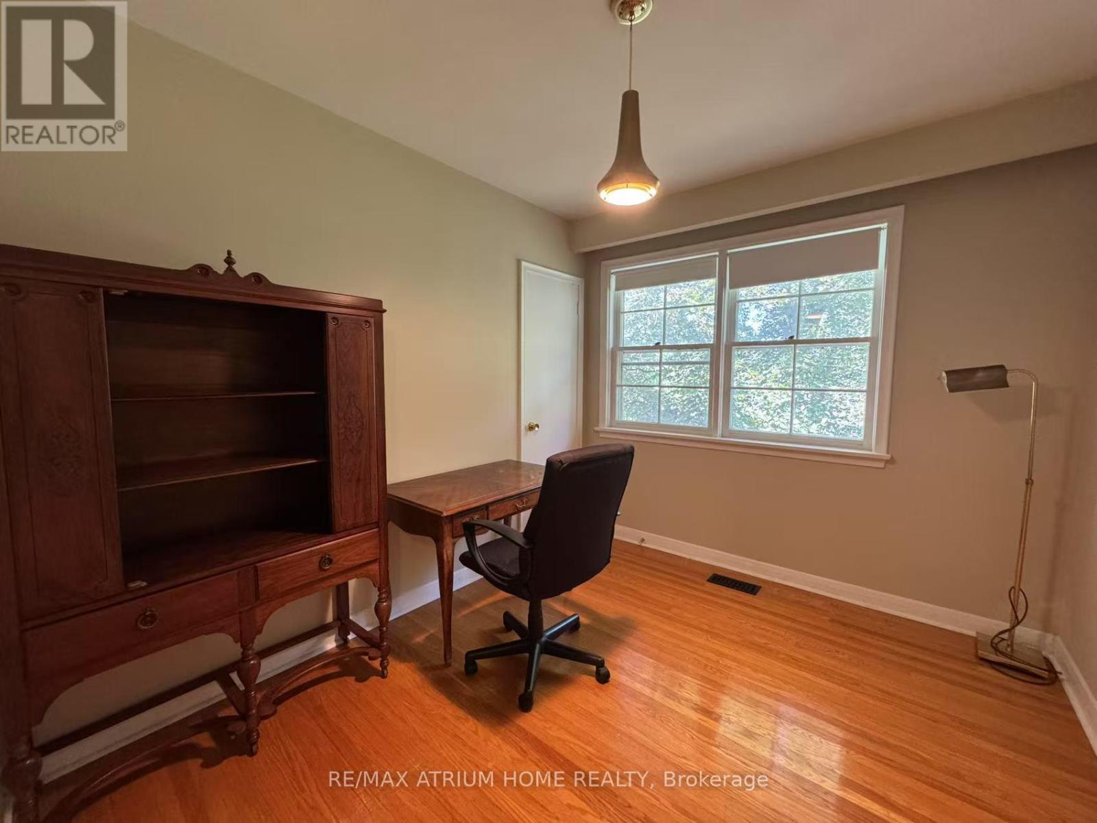 Photo 12 of 30 Fleming Drive, Toronto ON