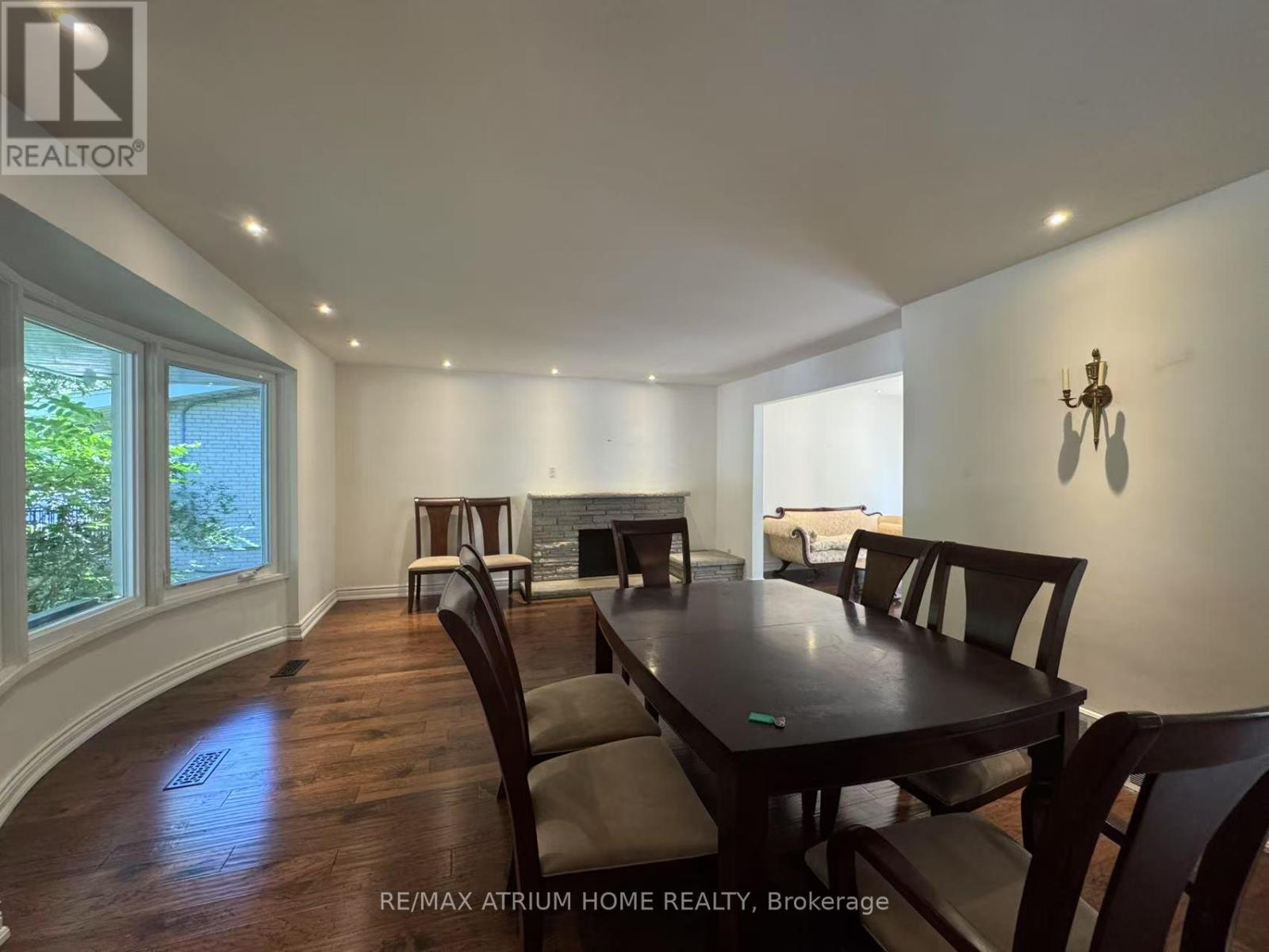 Photo 11 of 30 Fleming Drive, Toronto ON