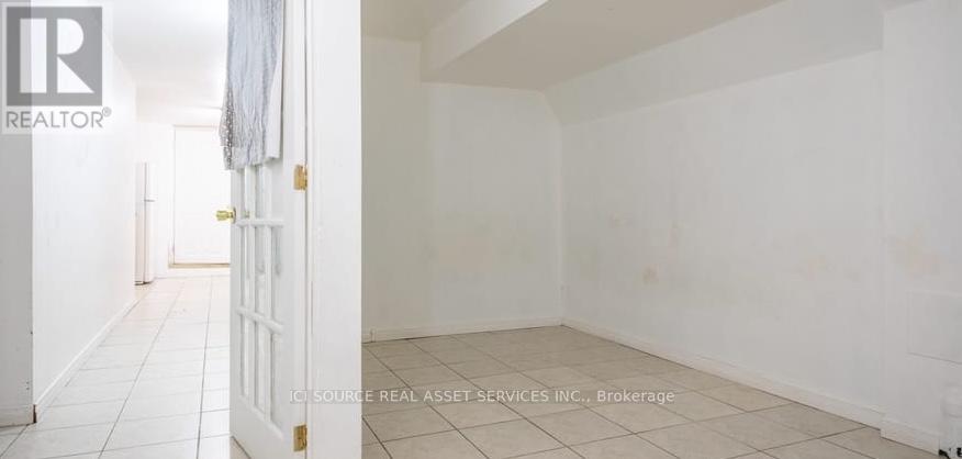 Photo 8 of 3 693 Euclid Avenue, Toronto ON