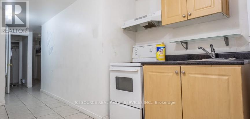 Photo 9 of 3 693 Euclid Avenue, Toronto ON