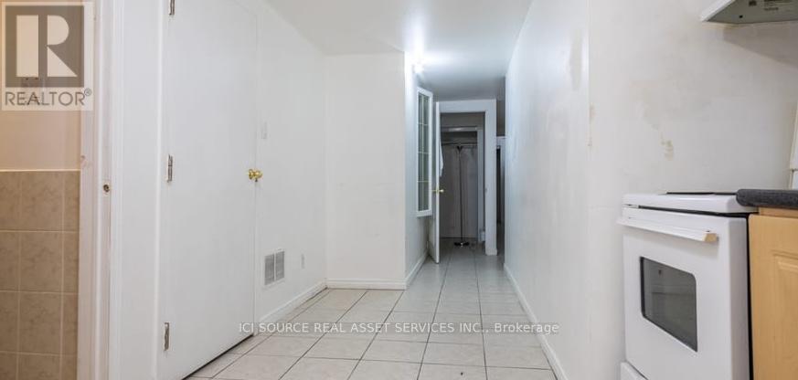 Photo 4 of 3 693 Euclid Avenue, Toronto ON