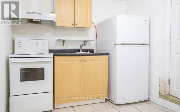 Photo 11 of 3 693 Euclid Avenue, Toronto ON