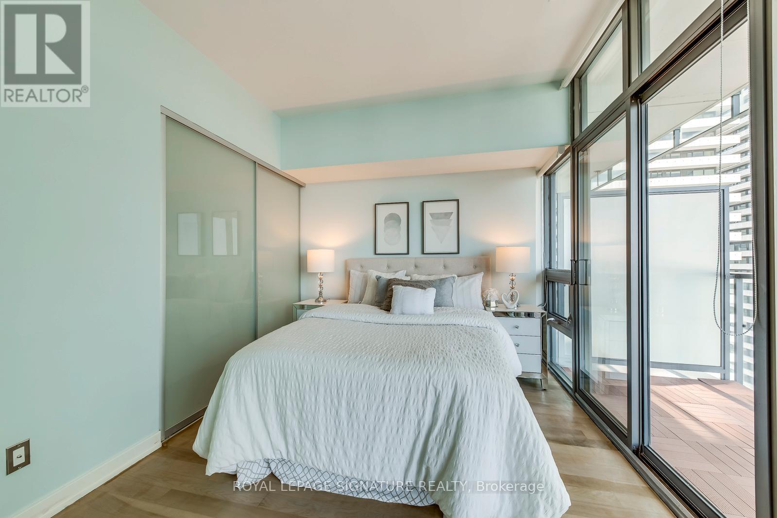 Photo 3 of 3001 33 Charles Street E, Toronto ON