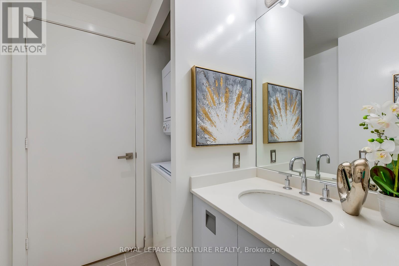 Photo 6 of 3001 33 Charles Street E, Toronto ON