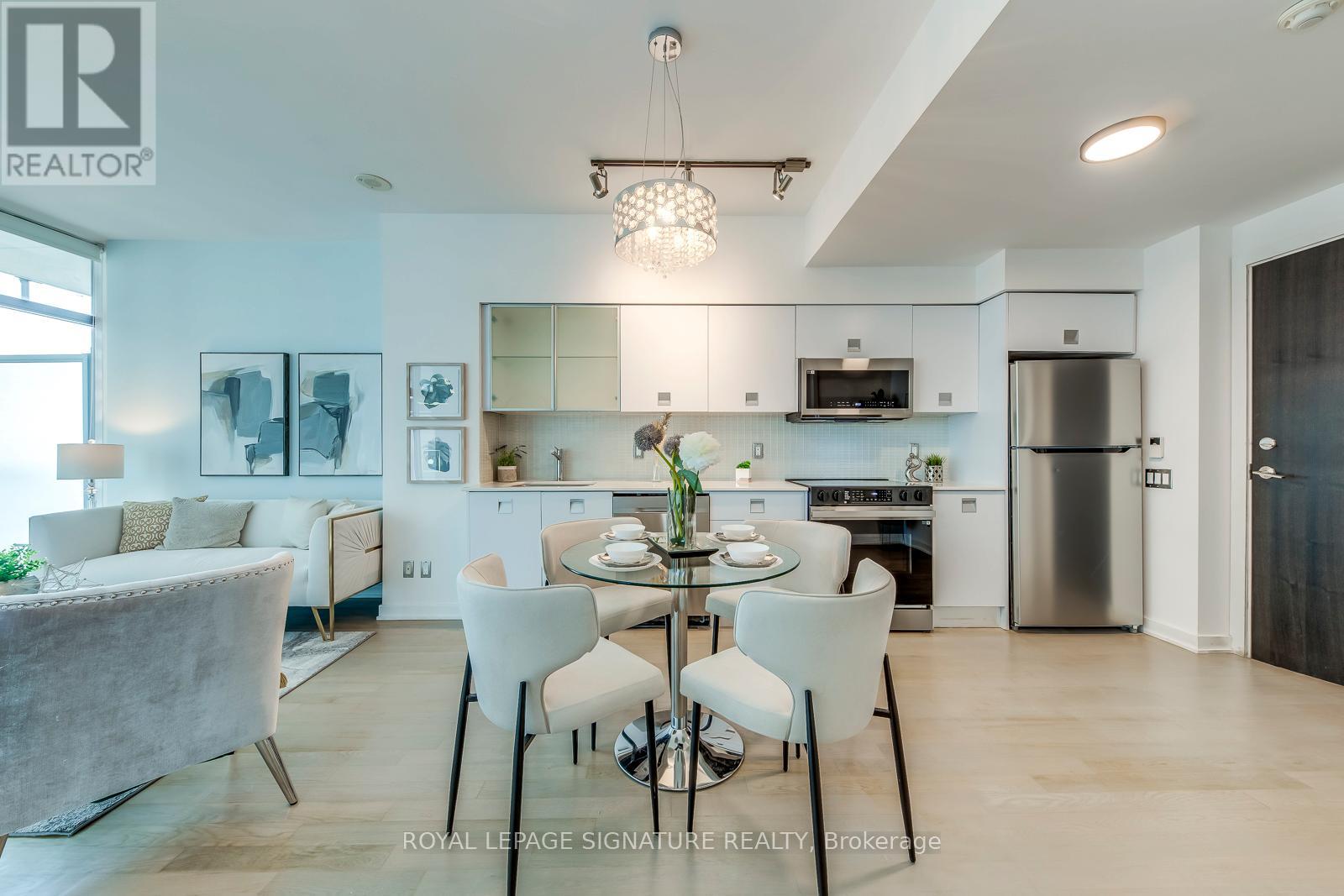 Photo 4 of 3001 33 Charles Street E, Toronto ON