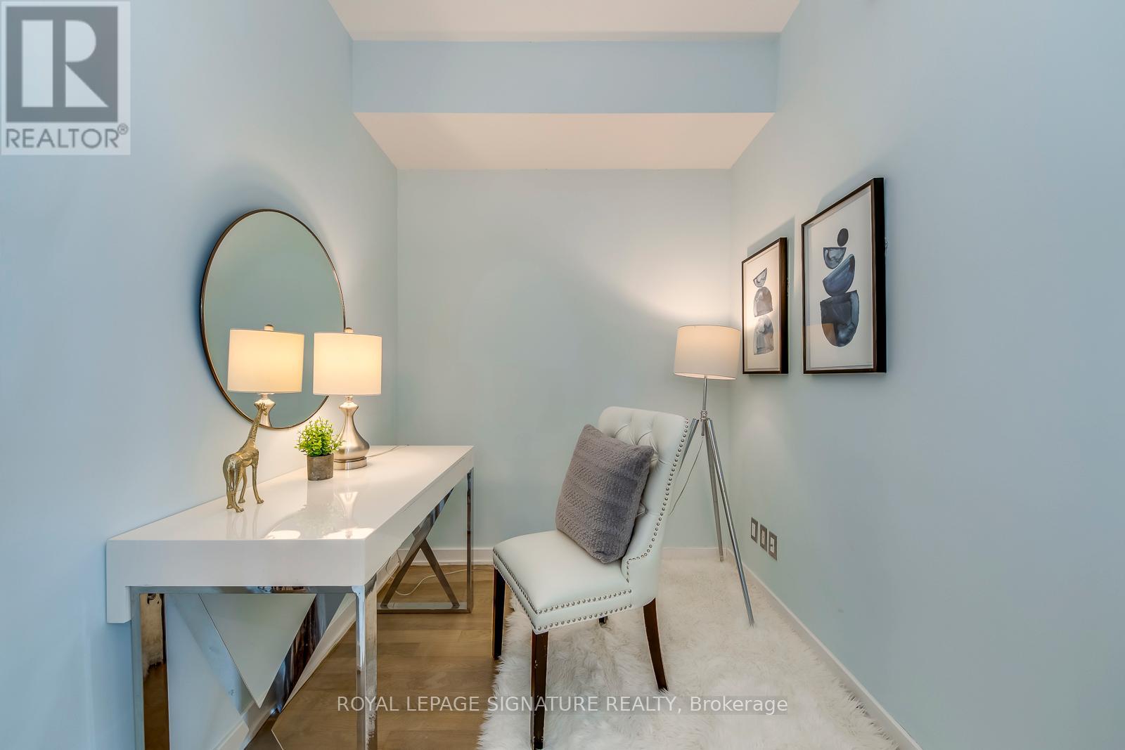 Photo 2 of 3001 33 Charles Street E, Toronto ON