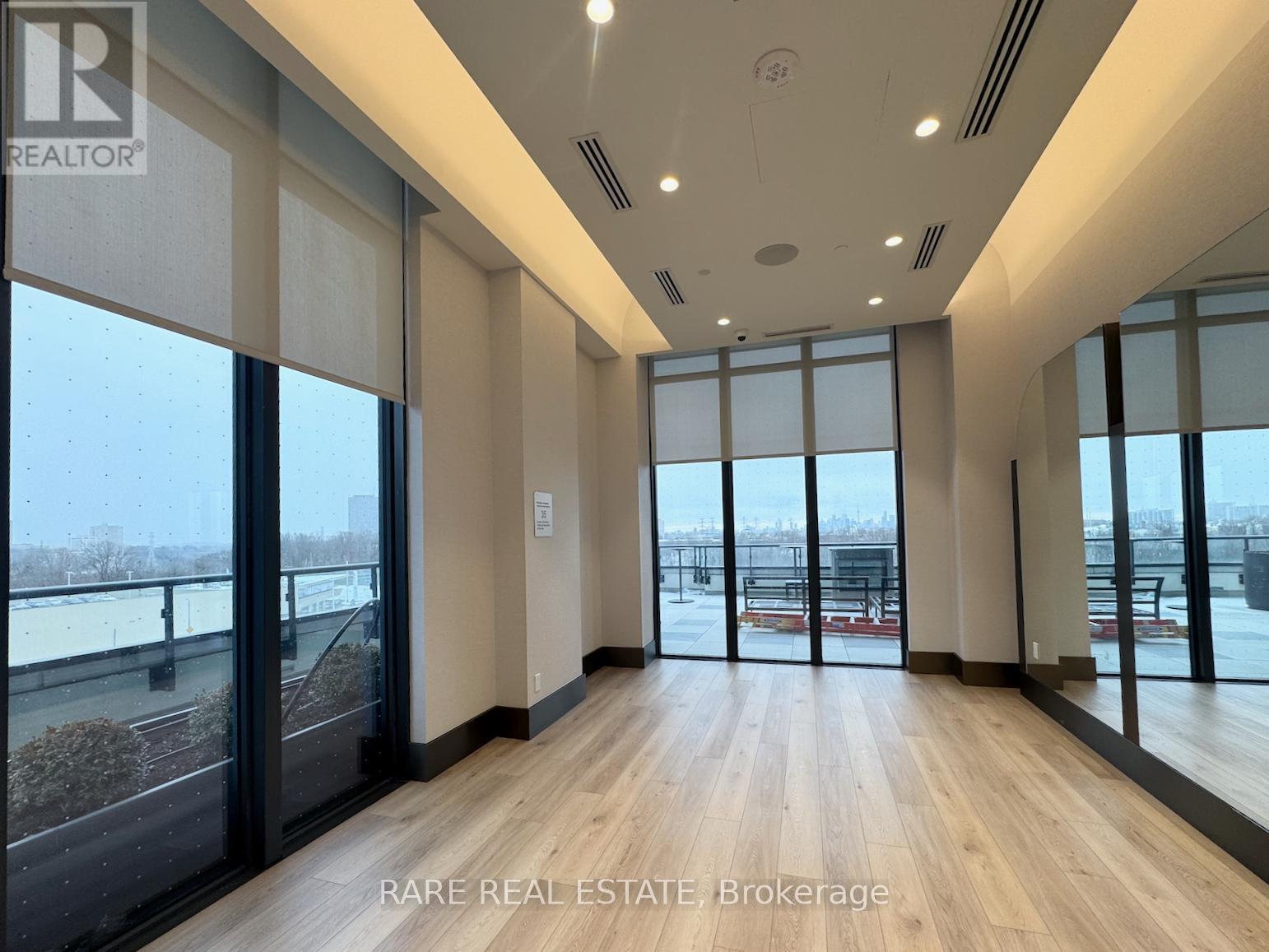 Photo 13 of 1704 10 Inn On The Park Drive, Toronto ON