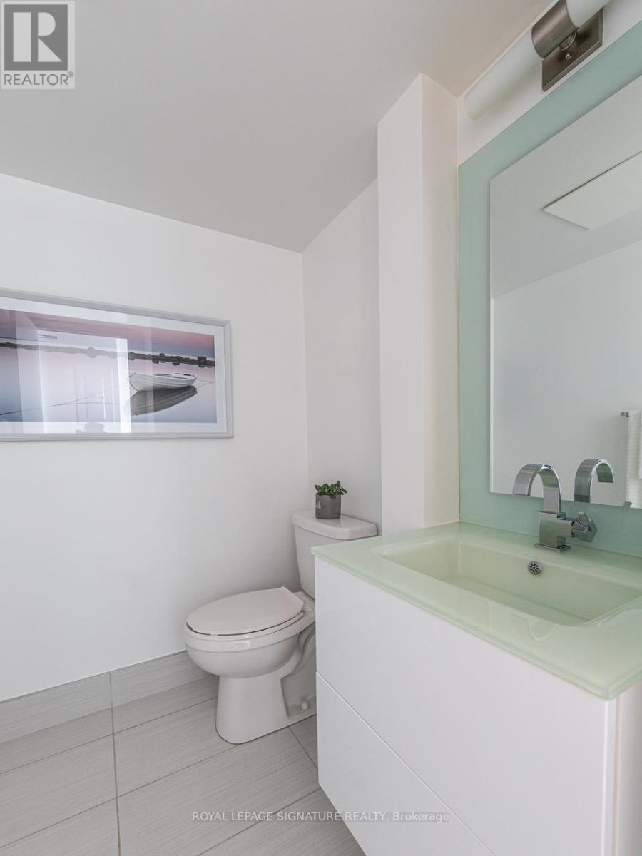 Photo 21 of 925 111 St Clair Avenue W, Toronto ON