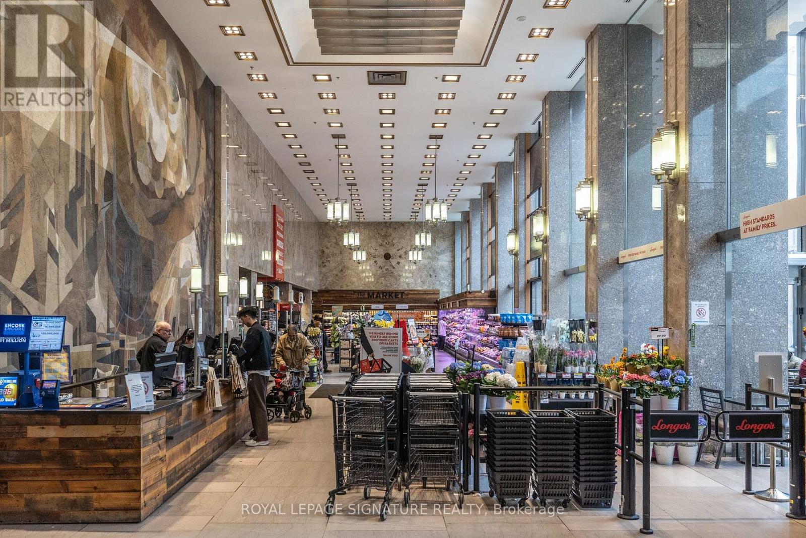 Photo 22 of 925 111 St Clair Avenue W, Toronto ON